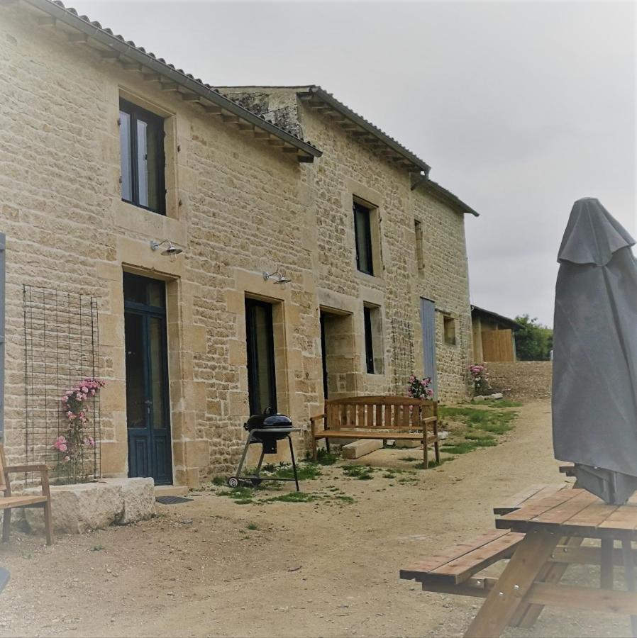 Chateau Des Loups - Les Cedres Bleus Echire Exterior photo
