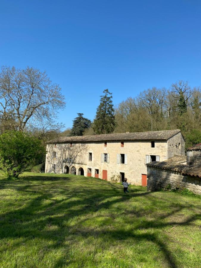 Chateau Des Loups - Les Cedres Bleus Echire Exterior photo