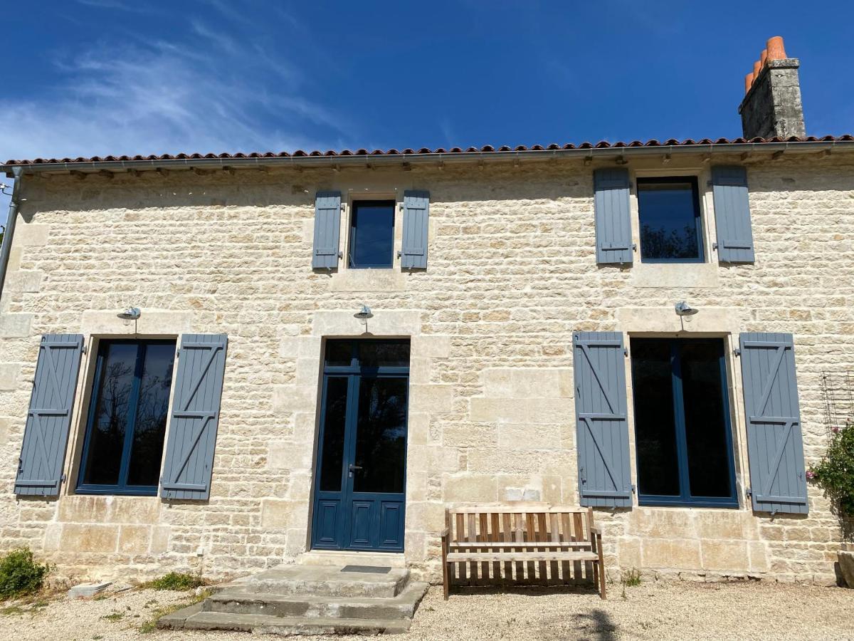 Chateau Des Loups - Les Cedres Bleus Echire Exterior photo