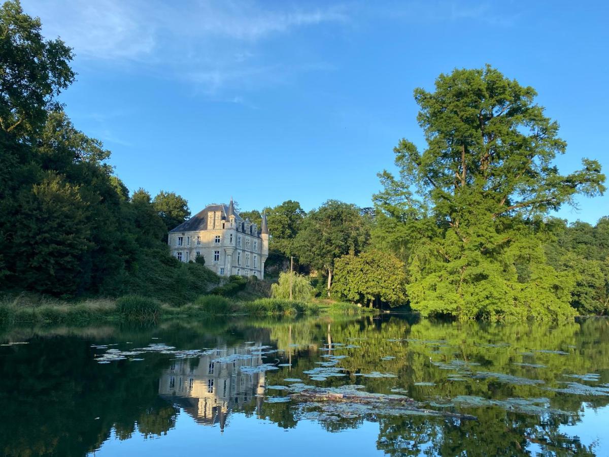 Chateau Des Loups - Les Cedres Bleus Echire Exterior photo